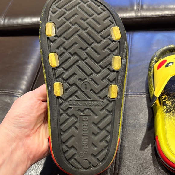 Pokemon Pikachu Yellow and Red Kids Shoe Set, size 1 - Picture 6 of 11